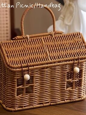 Adorable Rattan picnic/gift/handbag basket. 7" x 9" x 5"